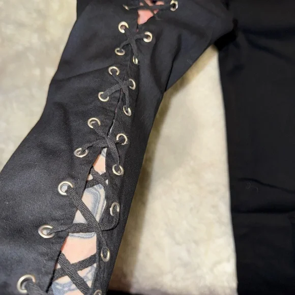 Side laced pants - Picture 2 of 3